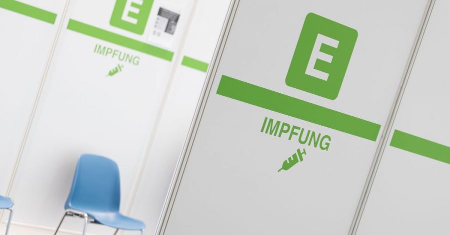 Auf einen Termin in einem Impfzentrum muss man oft mehrere Wochen warten.