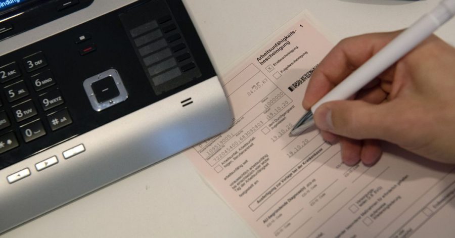 Patienten mit Erkältungsbeschwerden können sich bundesweit telefonisch eine Krankschreibung besorgen.