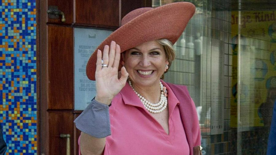 Königin Máxima der Niederlande von oben bis unten in Pink. (mia/spot)