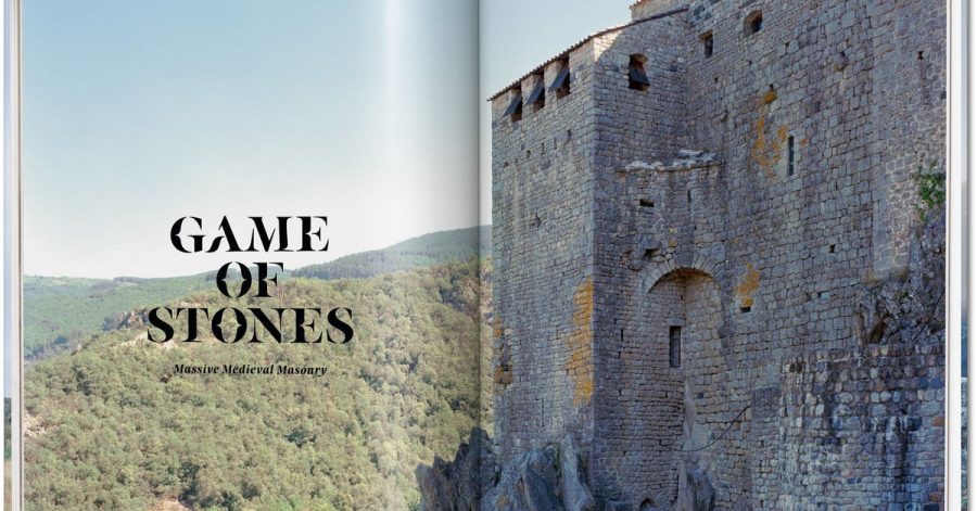 Auszug auf dem Buch "Stone Age. Ancient Castles of Europe" des französischen Fotografen Frederic Chaubin.