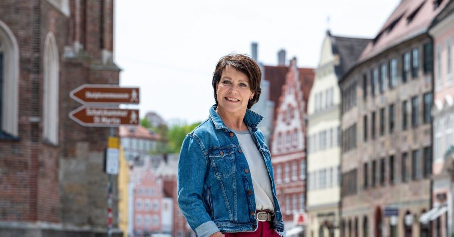 Janina Hartwig wird 60 - und freut sich auf die Zukunft.