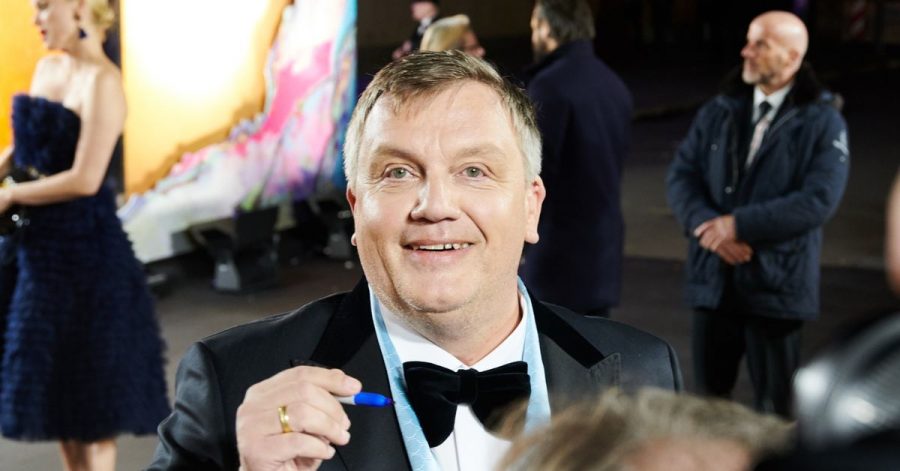 Hape Kerkeling, Entertainer, Komiker, Autor und Schauspieler, liebt seine Katzen - sie kommen in den Genuss von Massagen und Telefonaten.