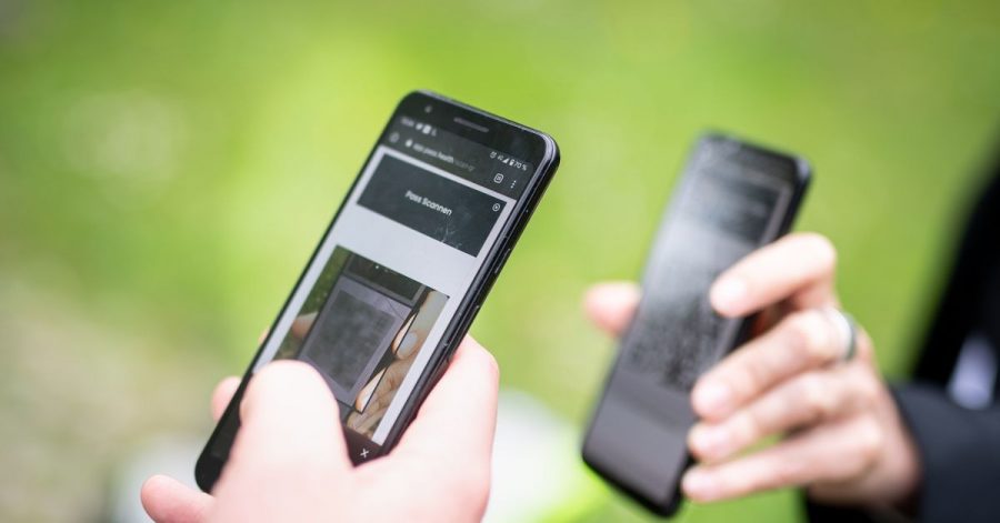 Für das digitale Impfzertifikat gilt, was auch beim gelben Heft gilt: Man zeigt es nicht jedem - und teilt keine Bilder davon über Social Media.