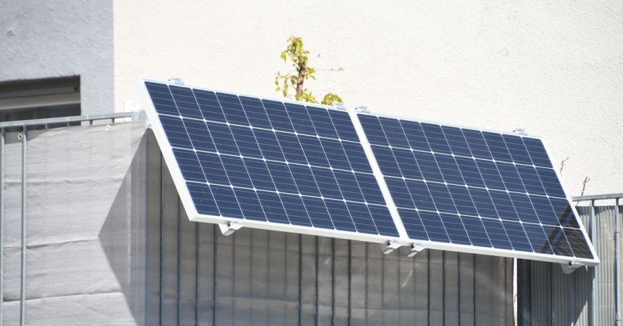 Kompakte Solar-Anlage: Mieter können auf dem Balkon oder der Terrasse eine kleine Solaranlage anbringen.