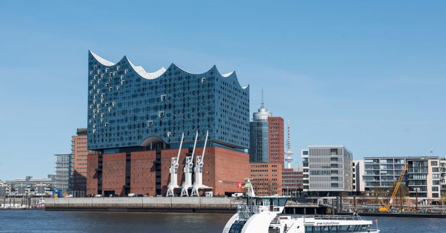 In der Elbphilharmonie in Hamburg wird der neue Kulturpreis Tonali an Musiker verliehen, die sich auf besondere Weise gesellschaftlich engagieren.