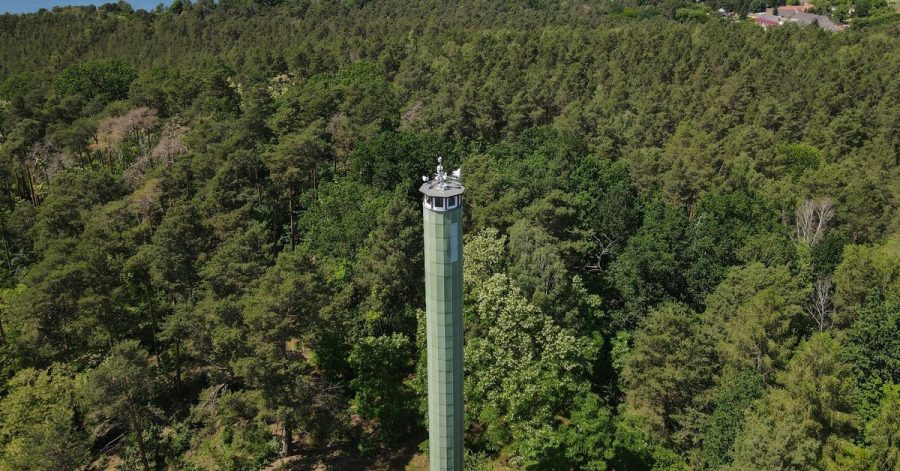 Der Feuerwachturm Zesch nahe Wünsdorf vom Landesbetrieb Forst Brandenburg.