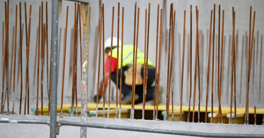 Bauen ist teurer geworden, denn die Preise für Baumaterial sind gestiegen. Private Bauherren müssen aber keine Sorge vor Kostensprüngen haben.