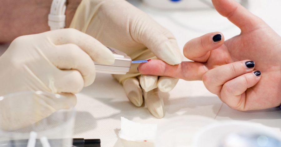 Für viele Menschen mit Diabetes gehört das Messen des Blutzuckers zum Alltag.
