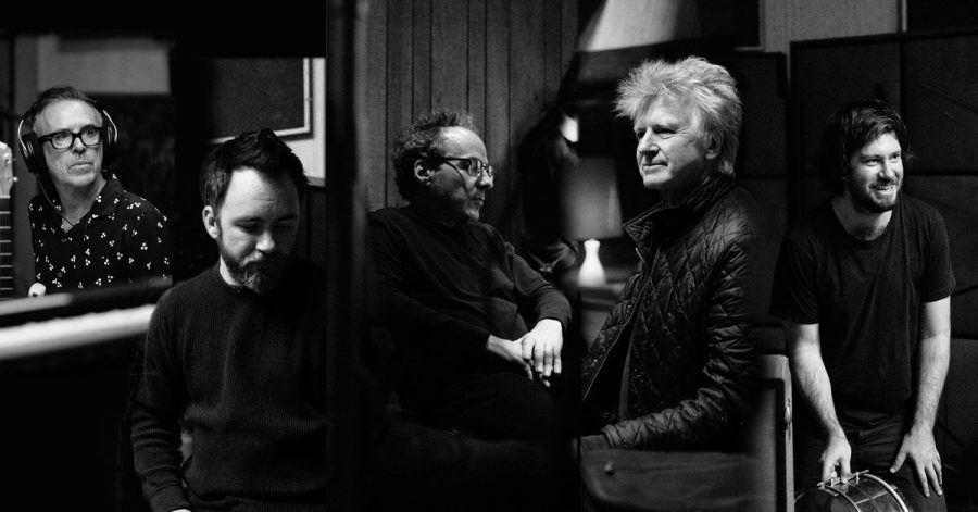 Die australisch-neuseeländische Band Crowded House mit dem Sänger?-Songwriter Neil Finn (2.v.r) haben ihre Auszeit beendet.