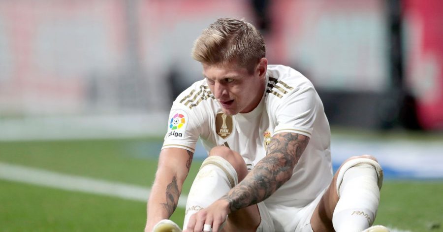 Toni Kroos tut alles, damit sein Fuß sich wohlfühlt.
