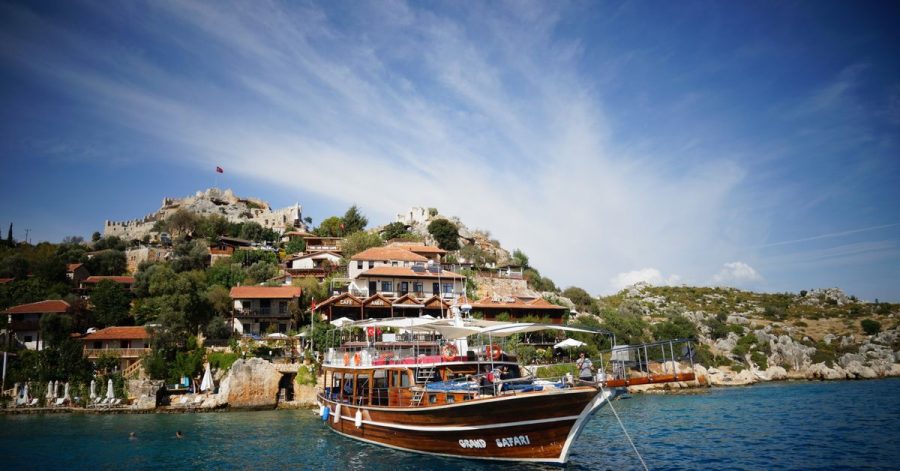 Urlaubsziel Kekova in der Türkei: Für die Einreise aus Deutschland reicht nun auch ein Corona-Antigen-Schnelltest, der nicht älter als 48 Stunden sein darf, aus.