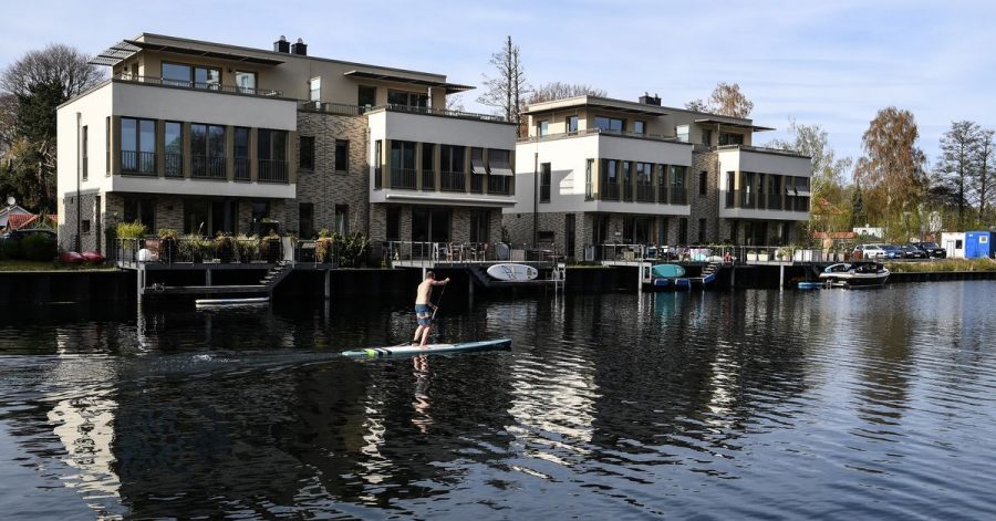 Traditionell investieren die Deutschen lieber in Immobilien als in Wertpapiere. Das zeigt eine Analyse der Unternehmensberatung Boston Consulting Group.