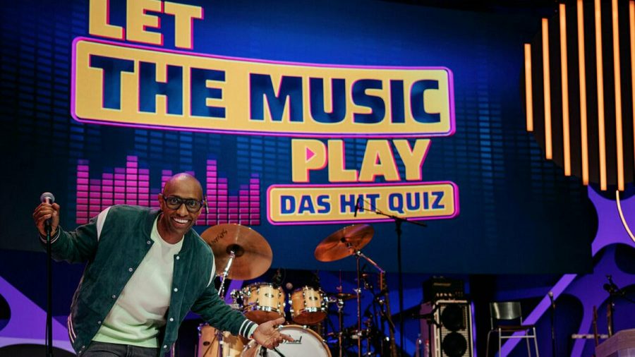 Amiaz Habtu moderiert eine neue Musik-Rateshow in Sat.1. (nra/spot)