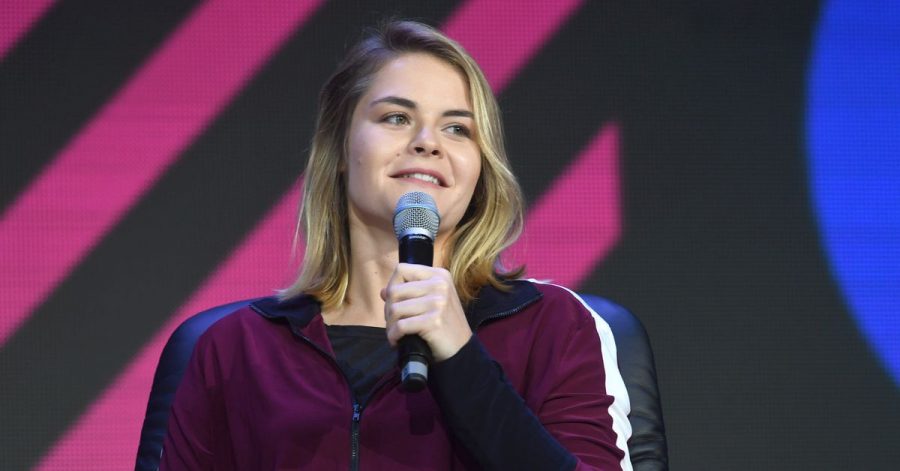 Die Moderatorin und Entertainerin Hazel Brugger spricht bei der Eröffnung der 32. Medientage München auf der Bühne.
