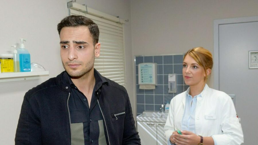 "GZSZ": Nihat ist der Katzenbiss vor Lilly peinlich. (cg/spot)
