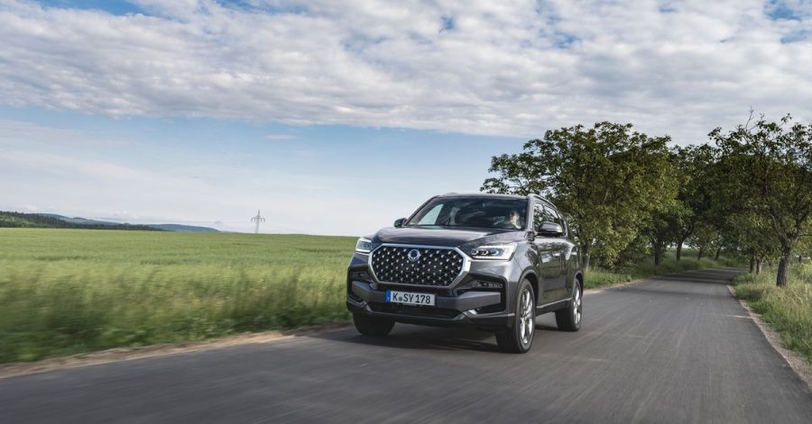 Frischer Wind: Ssangyong hat sein Topmodell Rexton überarbeitet und dem SUV unter anderem mehr Leistung und eine chromglänzende Front spendiert.