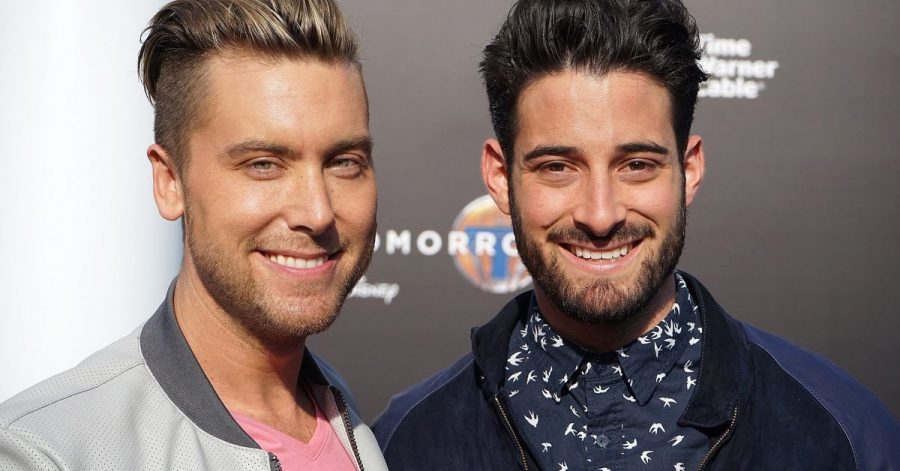 US-Sänger Lance Bass (l) und Ehemann Michael Turchin. Die beiden werden mit Hilfe einer Leihmutter Eltern.