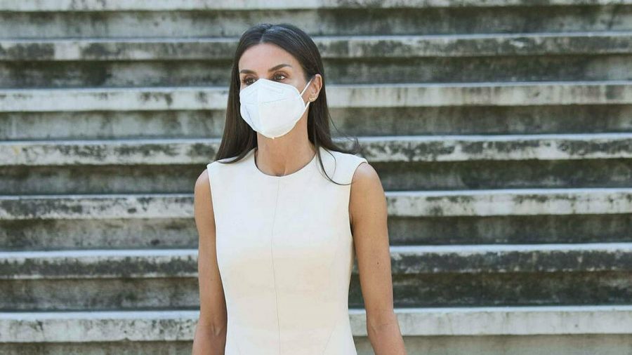 Königin Letizia vor der Nationalbibliothek in Madrid (wag/spot)