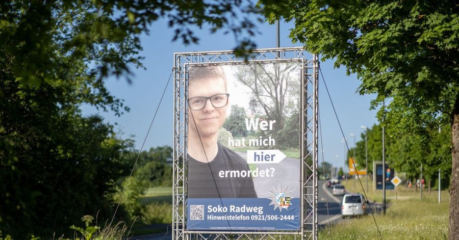 Auch eine Ausstrahlung in der ZDF-Sendung «Aktenzeichen XY... ungelöst» brachte keine Erkenntnisse: Jetzt sollen Plakate helfen, den Mord an einem 24-Jährigen aus Bayreuth aufzuklären.