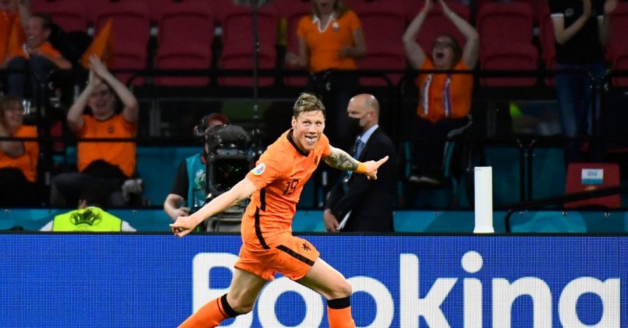 Torschütze Wout Weghorst von den Niederlanden feiert das 2:0 gegen die Ukraine