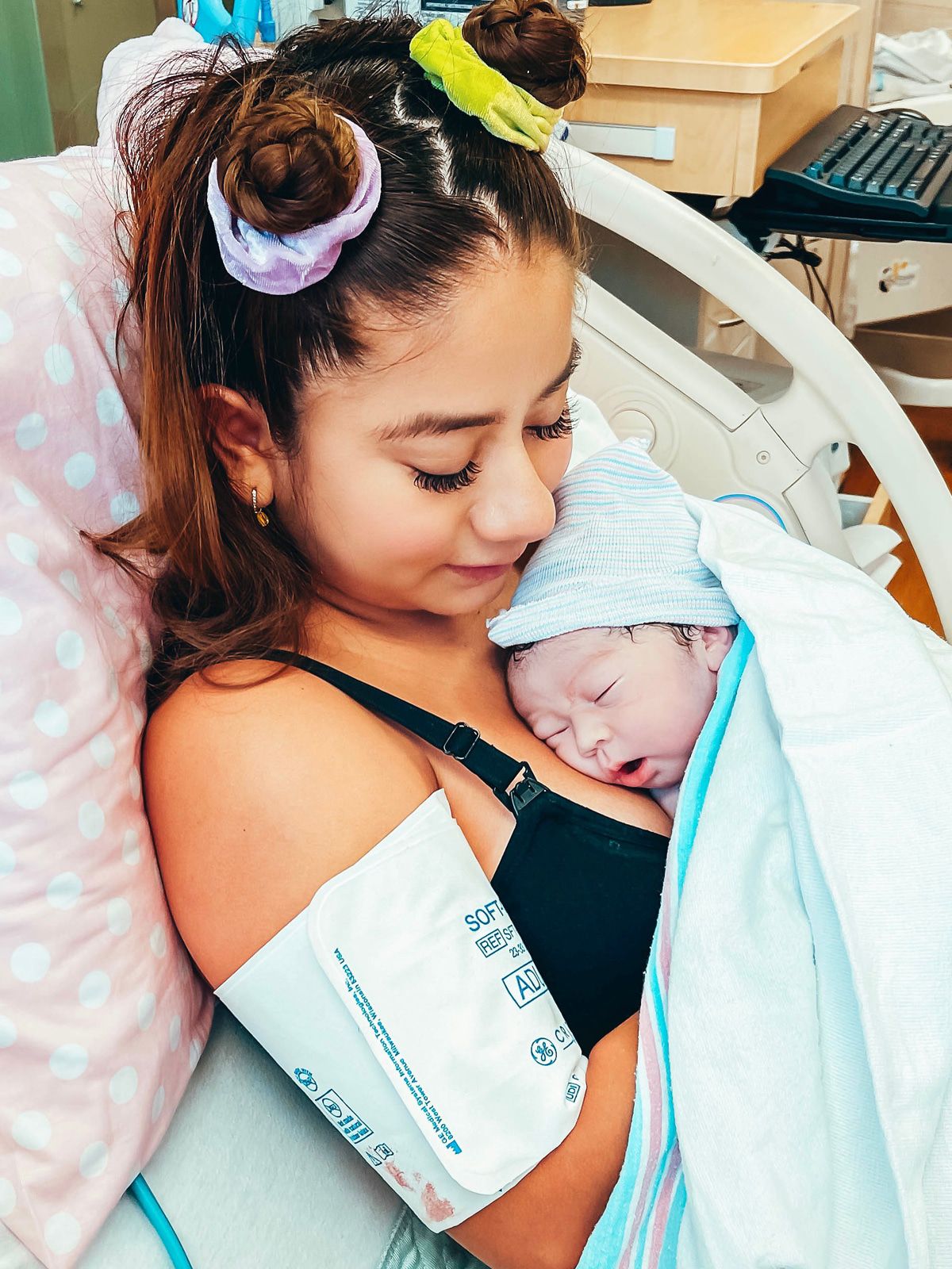 TikTok-Millionär Candy Ken megastolzer Papa: Die Baby-Bilder!