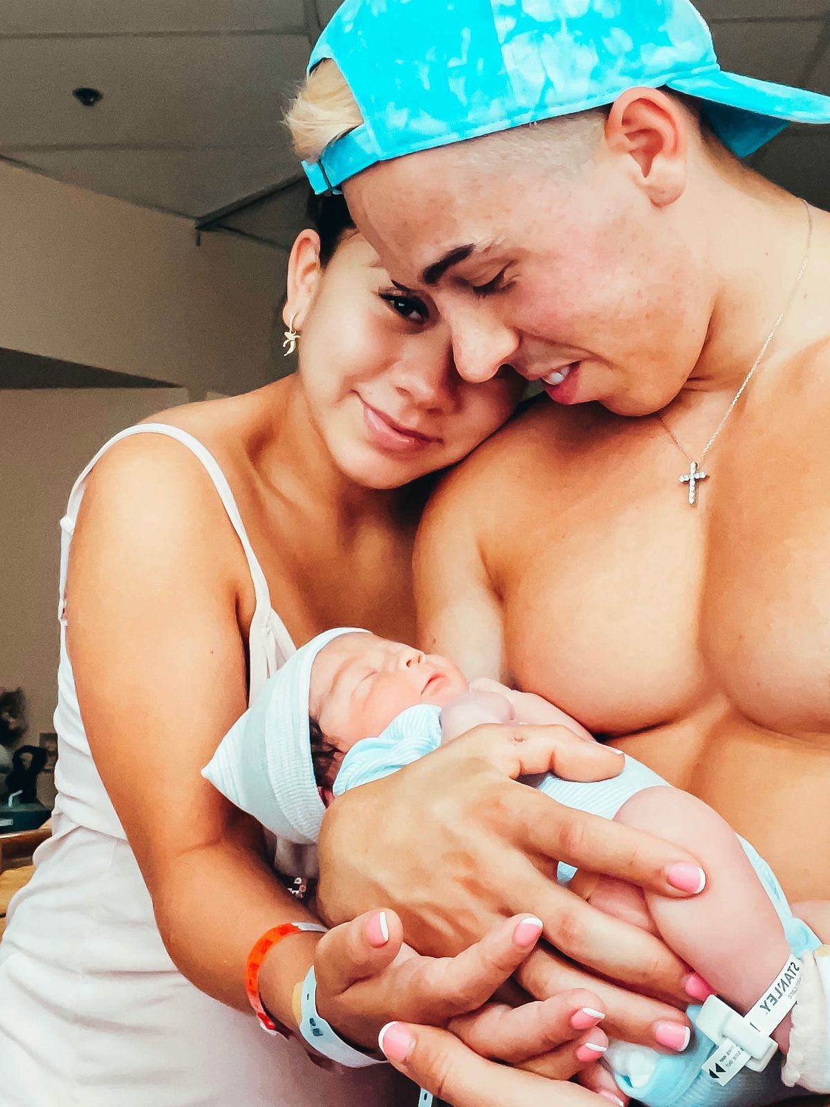TikTok-Millionär Candy Ken megastolzer Papa: Die Baby-Bilder!