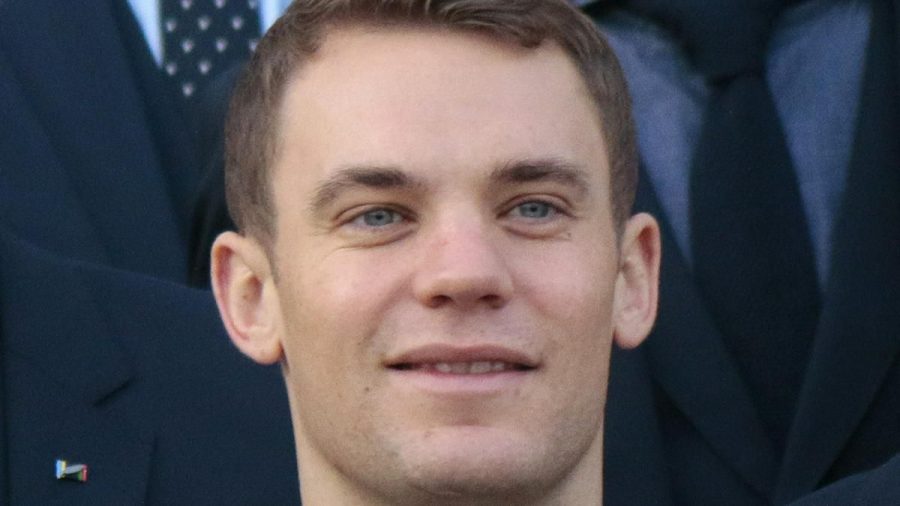 Nationaltorwart Manuel Neuer und die A-Mannschaftskollegen gratulieren den U21-Europameistern. (ili/spot)