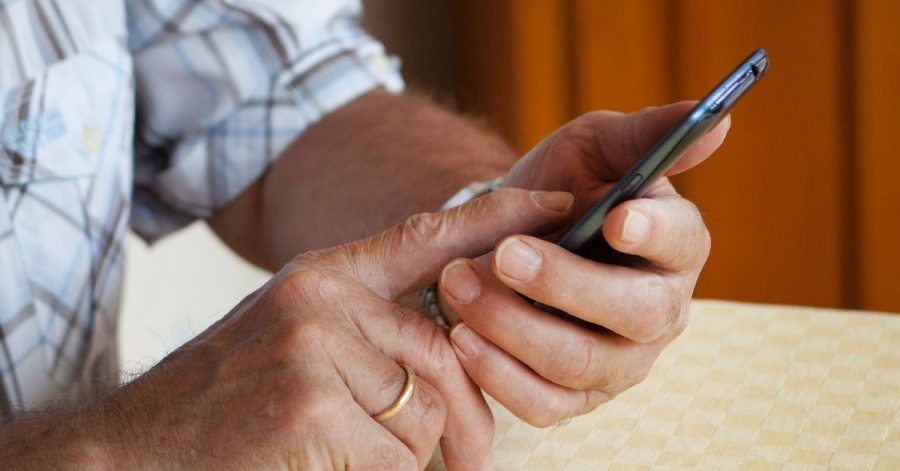 Laut einer Umfrage stieg der Anteil der Menschen ab 65 Jahren, die ihre Bankgeschäfte online erledigen, im vergangenen Jahr von 22 Prozent auf 39 Prozent.