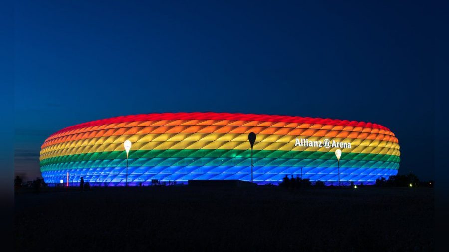 So darf die Allianz Arena in München am Mittwochabend nicht aussehen, hat die UEFA beschlossen. (mia/spot)