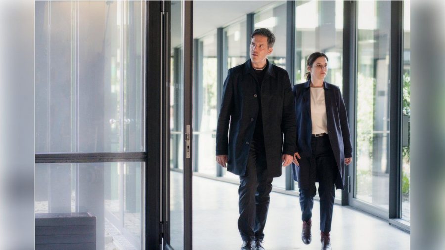 Tim Bergmann und Annika Kuhl in ihren Rollen als Oliver von Bodenstein und Pia Sander im "Taunuskrimi". (nra/spot)