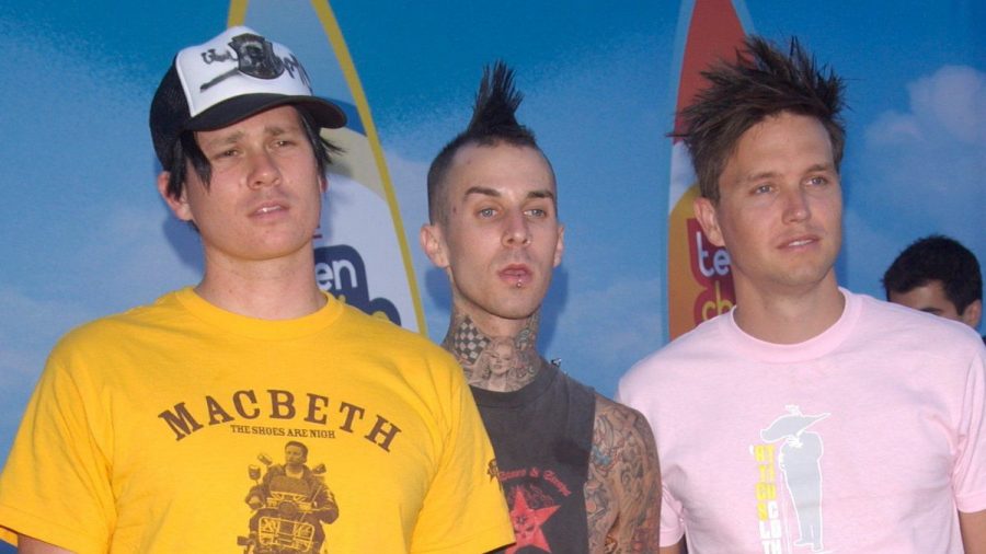 (v.l.n.r.) Tom DeLonge, Travis Barker und Mark Hoppus bei einer Veranstaltung 2004 (rto/spot)