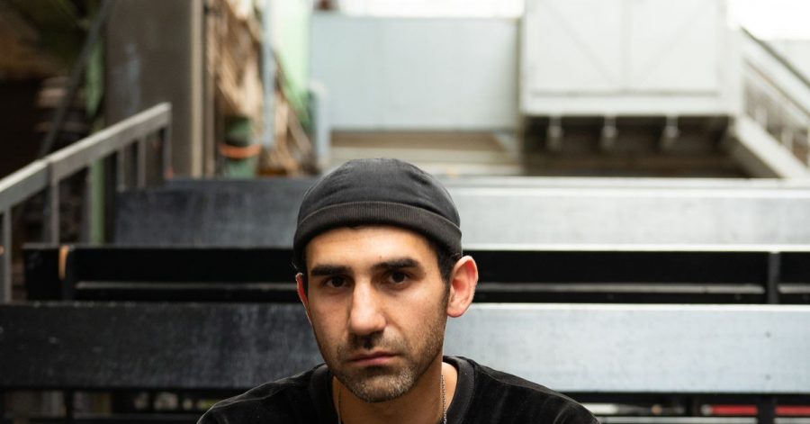 Necati Öziri ist als Autor am Nationaltheater Mannheim engagiert und ist jetzt in Klagenfurt dabei.