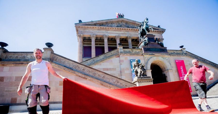 Die Normalität kehrt langsam wieder zurück: der rote Teppich auf der Museumsinsel.