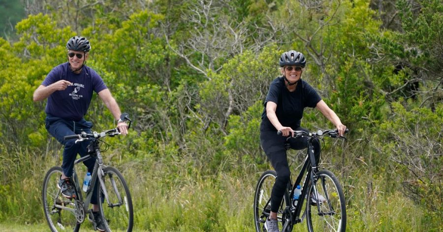 Ganz entspannt: Joe und Jill Biden machen eine Fahrradtour in Rehoboth Beach.