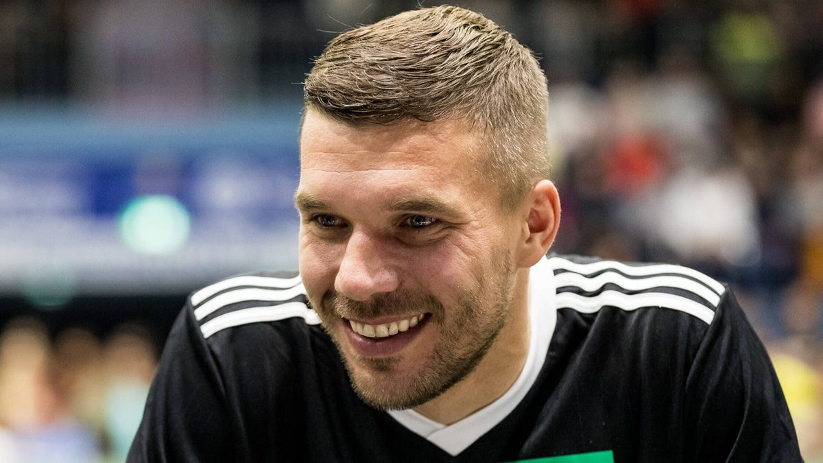 Lukas Podolski ist schwer genervt von Spielerfrauen