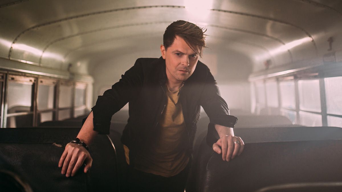 Michael Patrick Kelly: Das ist sein neuer Song "Throwback"