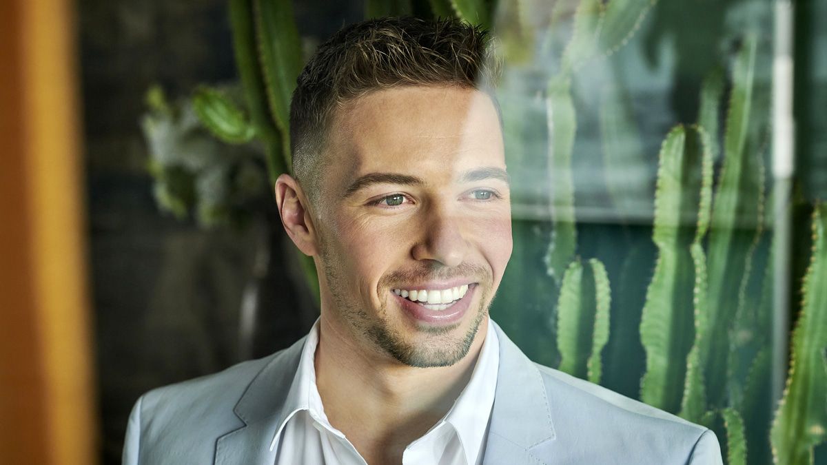 Interview Ramon Roselly kehrt mit Cher, Barry Wihite, Hot Chocolate & Co zurück