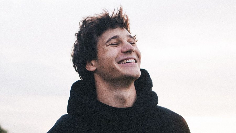 Wincent Weiss hat ein Bügeleisen als Tattoo