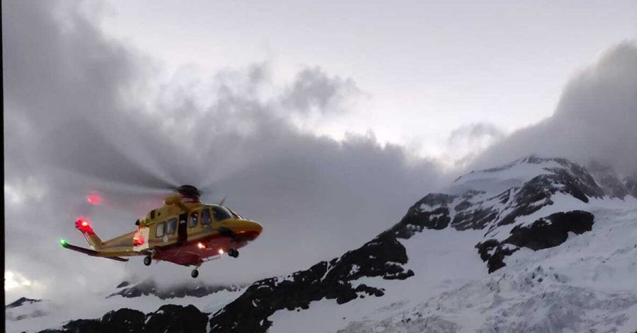 Hubschrauber der italienischen Bergwacht im Einsatz. Zwei Frauen sind in den Alpen auf mehr als 4000 Metern Höhe erfroren.