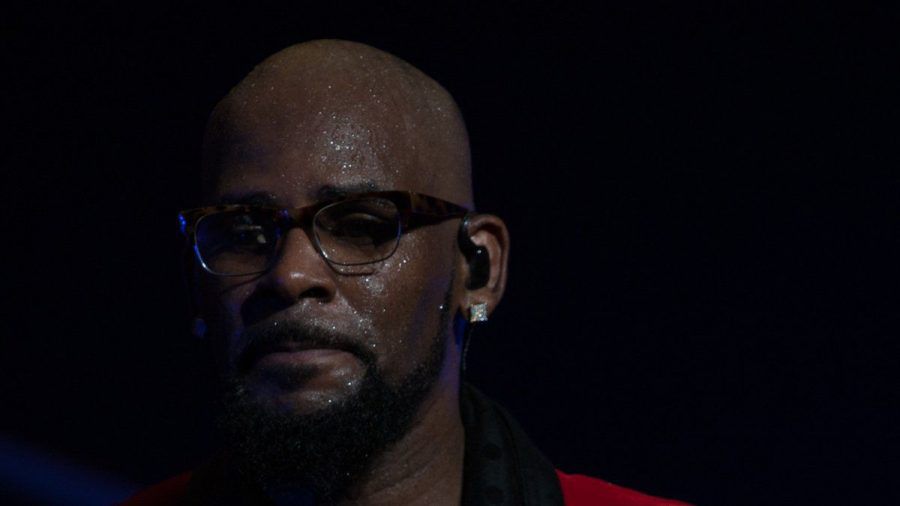 R. Kelly sitzt seit Sommer 2019 in Untersuchungshaft. (rto/spot)