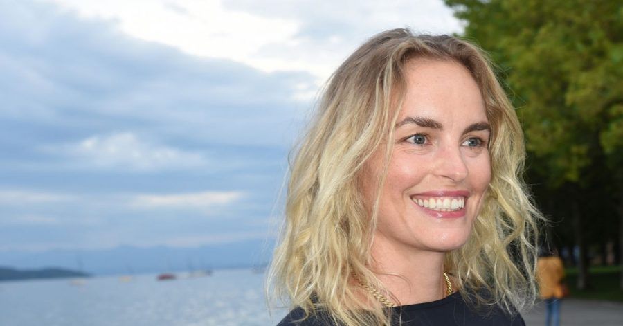 Schasupielerin Nina wird 46.