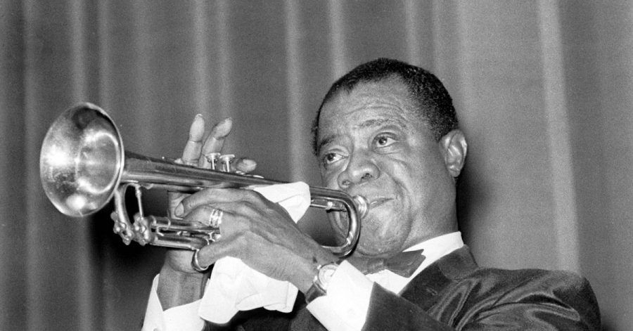 Jazz-Trompeter Louis Armstrong bei einem Konzert in Frankfurt/Main 1955.