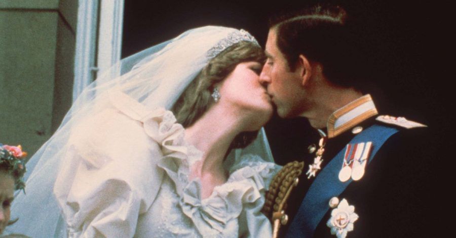 Der Hochzeitskuss des damaligen Traumpaares Prinz Charles und Lady Diana Spencer 1981 in London.