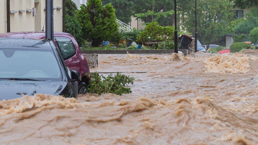 Im Westen Deutschlands verschlang das Hochwasser alles was sich entgegenstellte. (amw/spot)