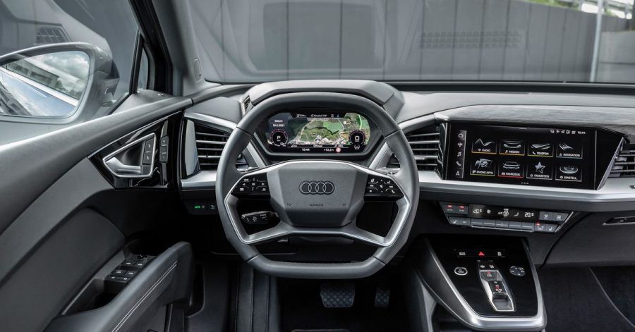 Angeknabberter Alleskönner? Nein, Audi hat bei diesem Lenkrad aus dem Q4 E-Tron auch aus optischen Gründen oben etwas «abgefeilt», untergebracht sind dennoch rund 18 Funktionen.