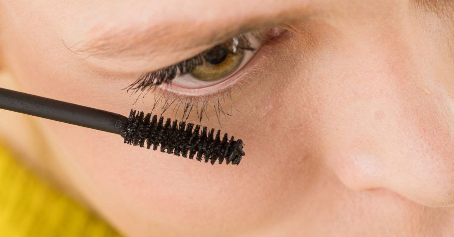 Der Preis sagt nichts über die Qualität einer Volumen-Mascara aus. Im Test erhielten sowohl das teuerste Produkt als auch eines der günstigeren das Prädikat «gut».