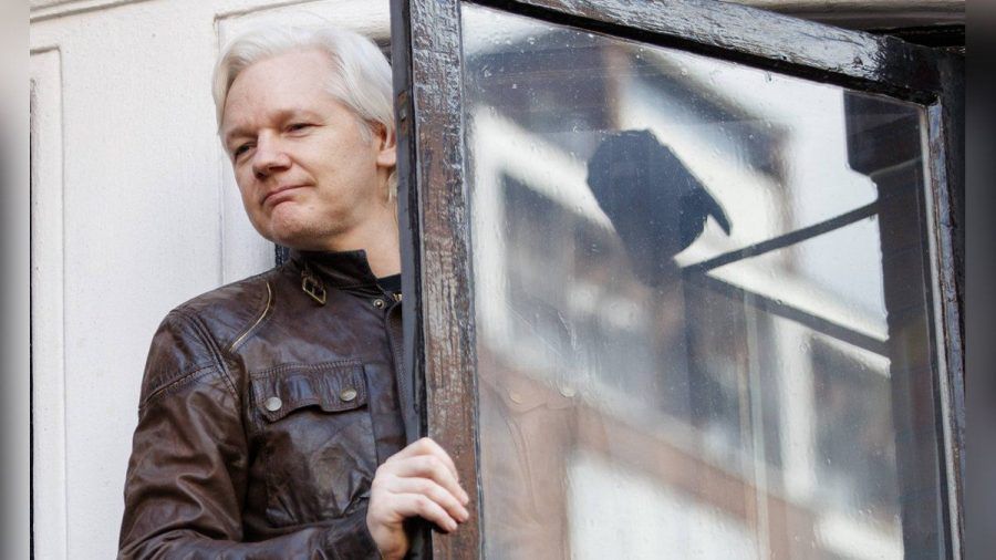 Julian Assange im Jahr 2017 in der ecuadorianischen Botschaft in London. (ili/spot)
