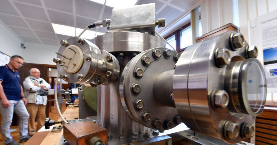 Die in der DDR gebaute Cäsium-Atomuhr im Ruhlaer Uhrenmuseum.
