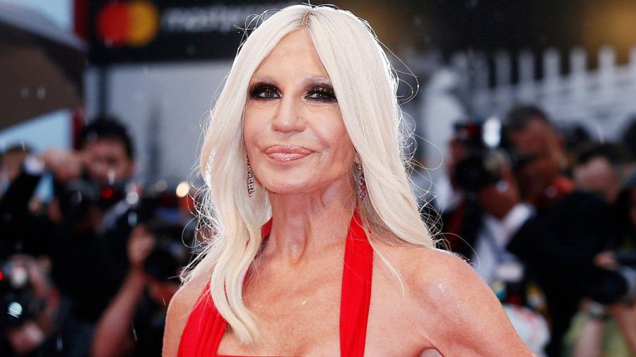 Donatella Versace vermisst ihren Bruder Gianni, der 1997 ermordet wurde. (amw/spot)