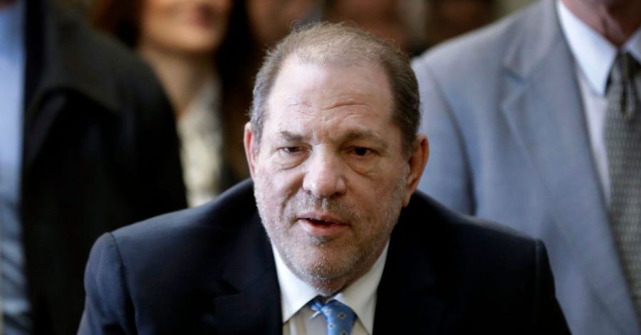 Ex-Filmproduzent Harvey Weinstein, der wegen Vergewaltigung und sexueller Nötigung eine langjährige Haftstrafe absitzt, ist in Los Angeles wegen weiterer Sexualstraftaten angeklagt worden.